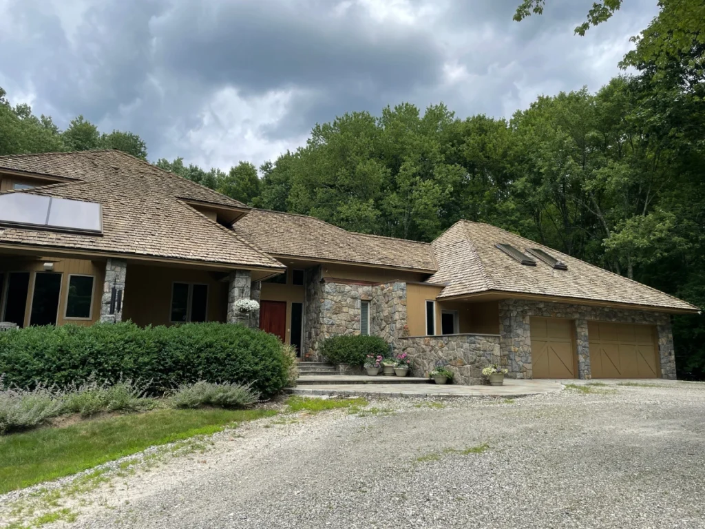 cedar shake roof in north salem ny before replacement