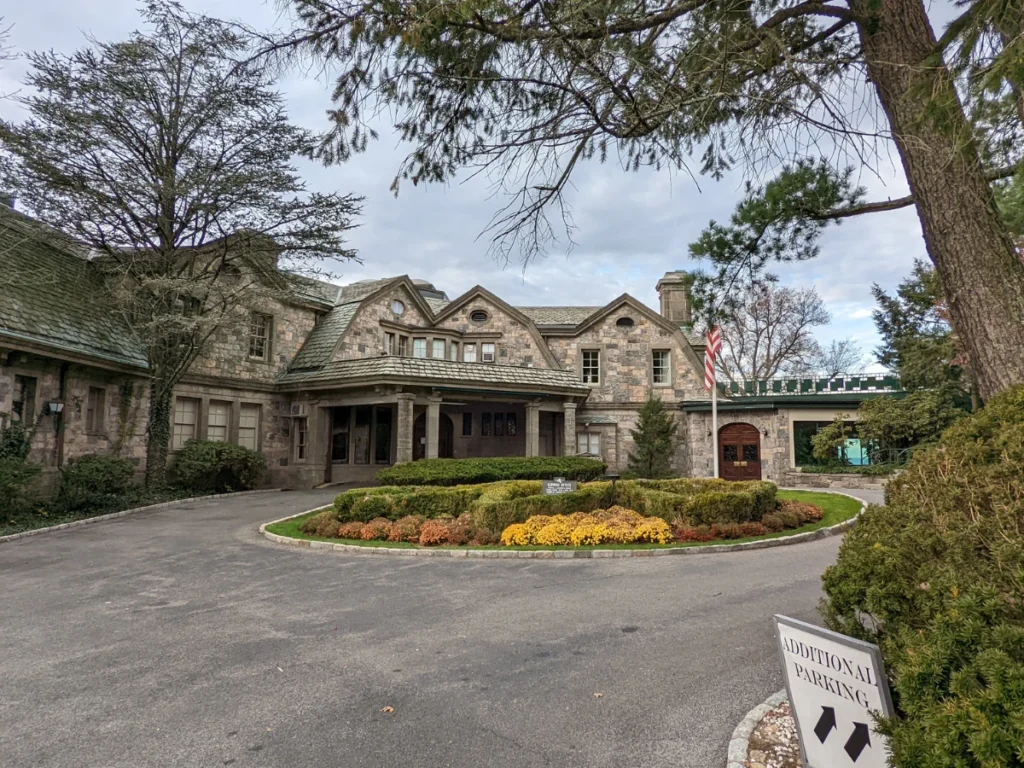 Hilltop mansion in Tarrytown, NY front circle